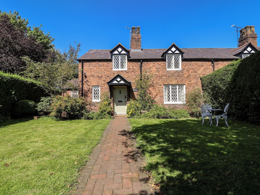 Jasmine Cottage — 4-Star Luxury Hotel in Chester, United Kingdom