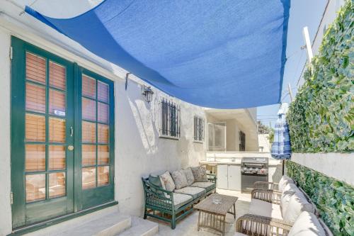 1 Mi to Melrose Ave and Grove Upscale LA Retreat in Los Angeles, United States