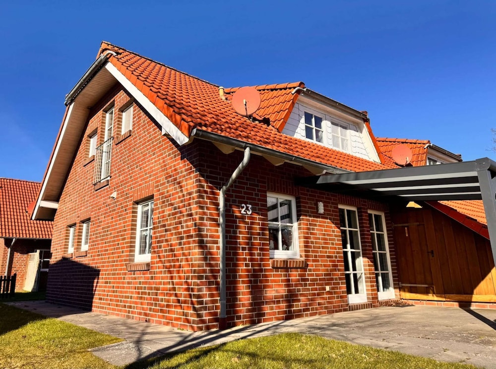 Doppelhaushälfte in Burhave — 4-Star Luxury Hotel in Butjadingen, Germany
