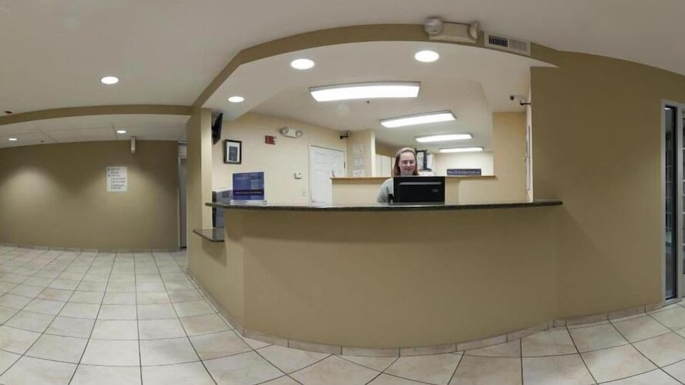 Candlewood Suites Rockford an IHG Hotel - photo 2