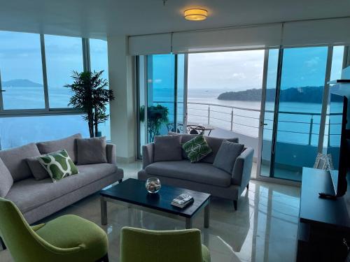 14F Luxury Resort Lifestyle Ocean Views in Unknown City, Panama