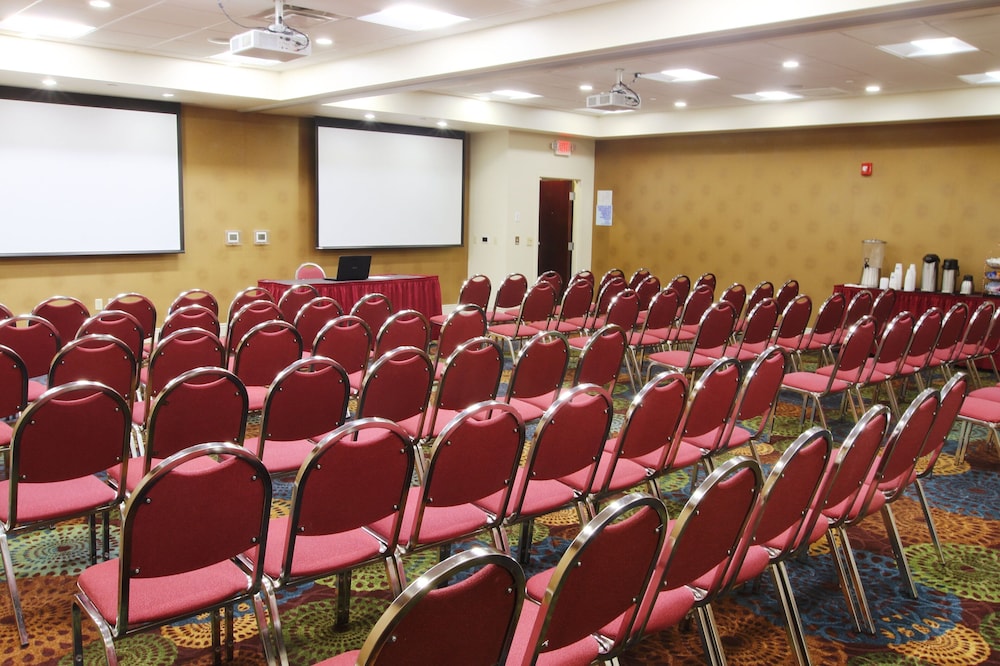 Holiday Inn Express & Suites Pittsburgh West Greentree by IHG - photo 62