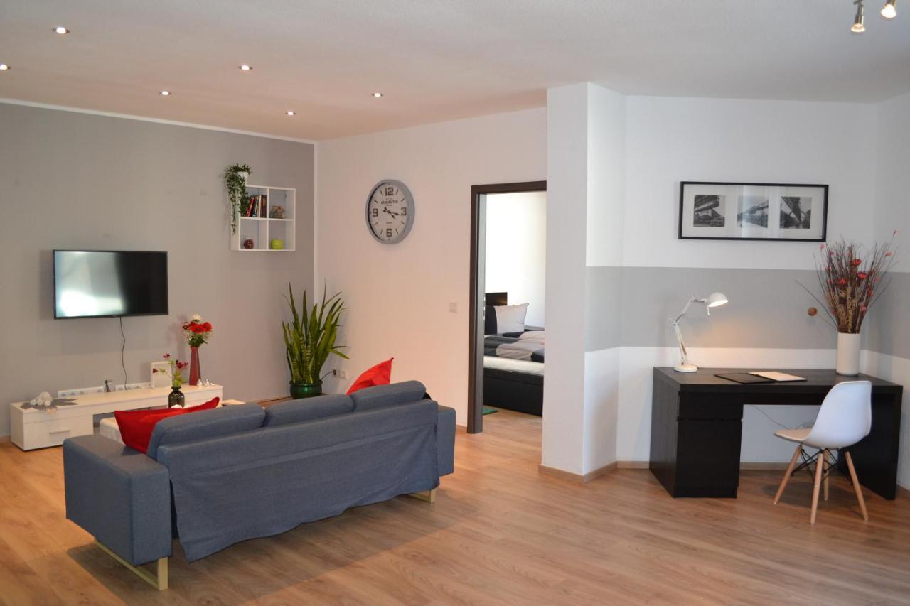 FeWo Kleeblatt mit eigener Terrasse — 4-Star Luxury Hotel in Wuppertal, Germany