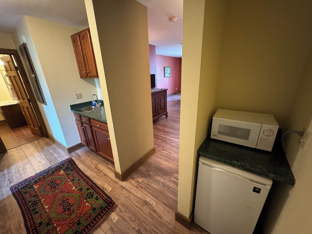 Artists Colony Inn & Restaurant - photo 26