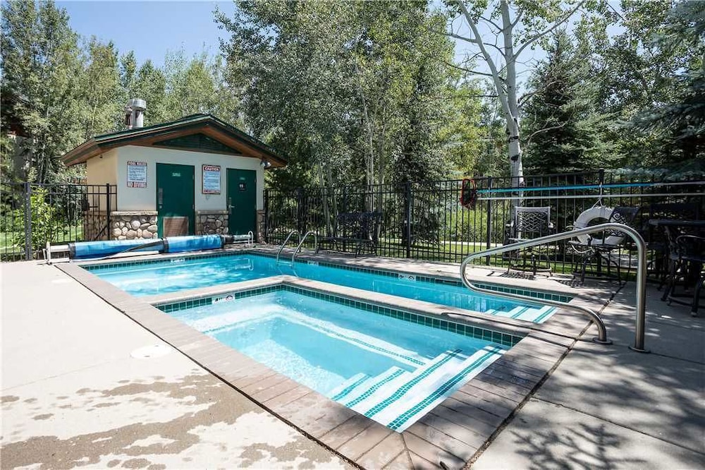 Evergreen Townhome #1 - photo 4