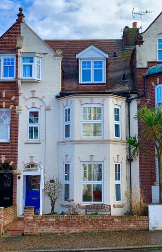 Knoll Guest House — 4-Star Luxury Hotel in Cromer, United Kingdom