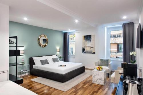 Piazza di spagna 32 Fellini Design Suites — 4-Star Luxury Hotel in Rome, Italy