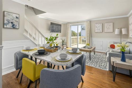 3Br Th 40 Mins From Dc Pets Ok Fenced Yard — 4-Star Luxury Hotel in Sterling, United States