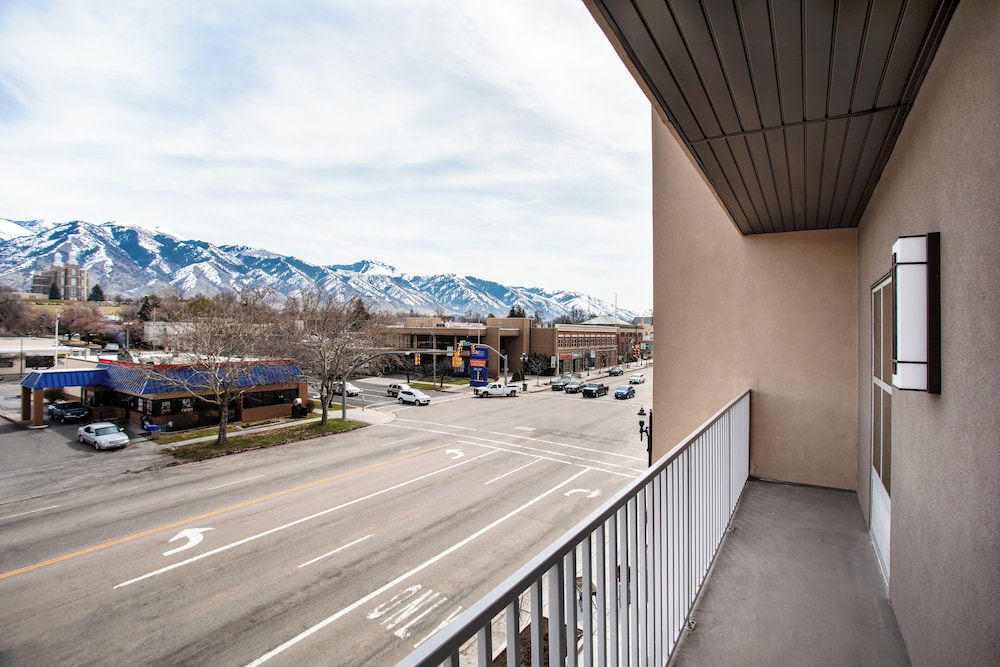 Hampton Inn & Suites Logan - photo 7