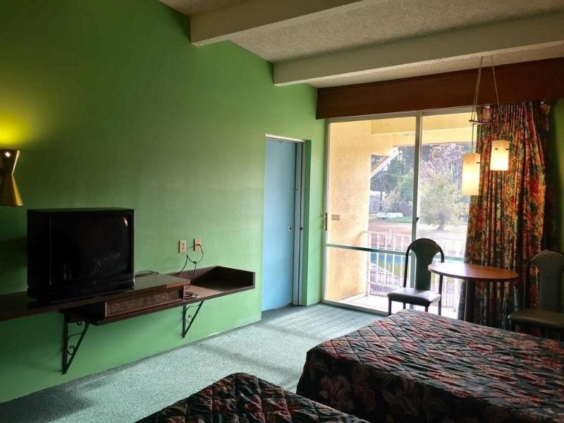 Sunset Inn Manning - photo 11
