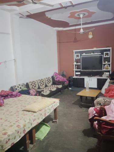 Akash Kumar Chauhan - last minute hotel in Allahabad