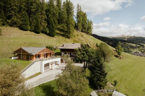 Chalet Larchenhof — 4-Star Luxury Hotel in Corvara In Badia, Italy