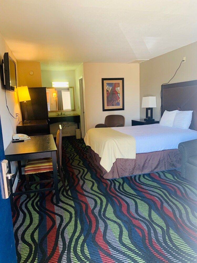 Americas Best Value Inn Elm Creek - photo 7
