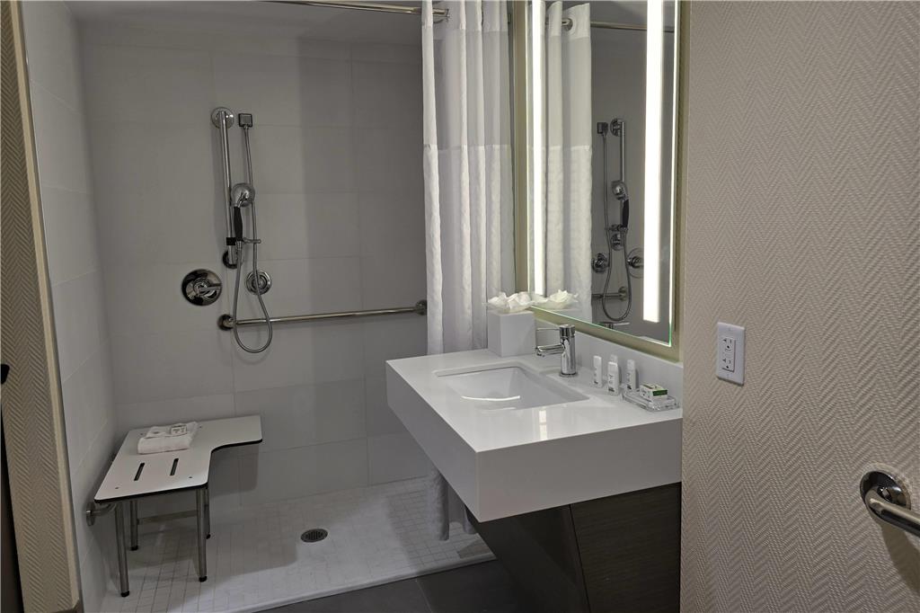 Ramada Plaza Resort & Suites by Wyndham Orlando Intl Drive - photo 49
