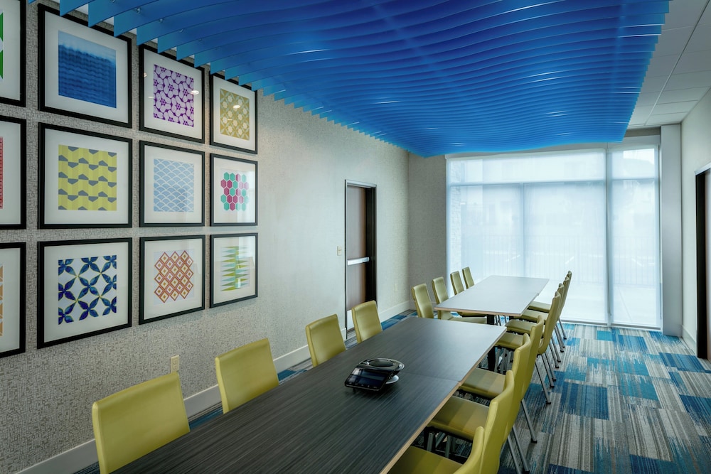 Holiday Inn Express & Suites Bend South by IHG - photo 41