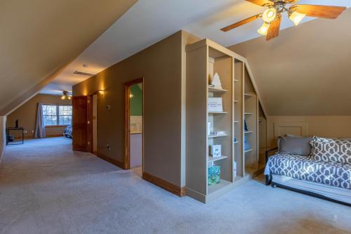 Lazy Bear Inn - photo 17