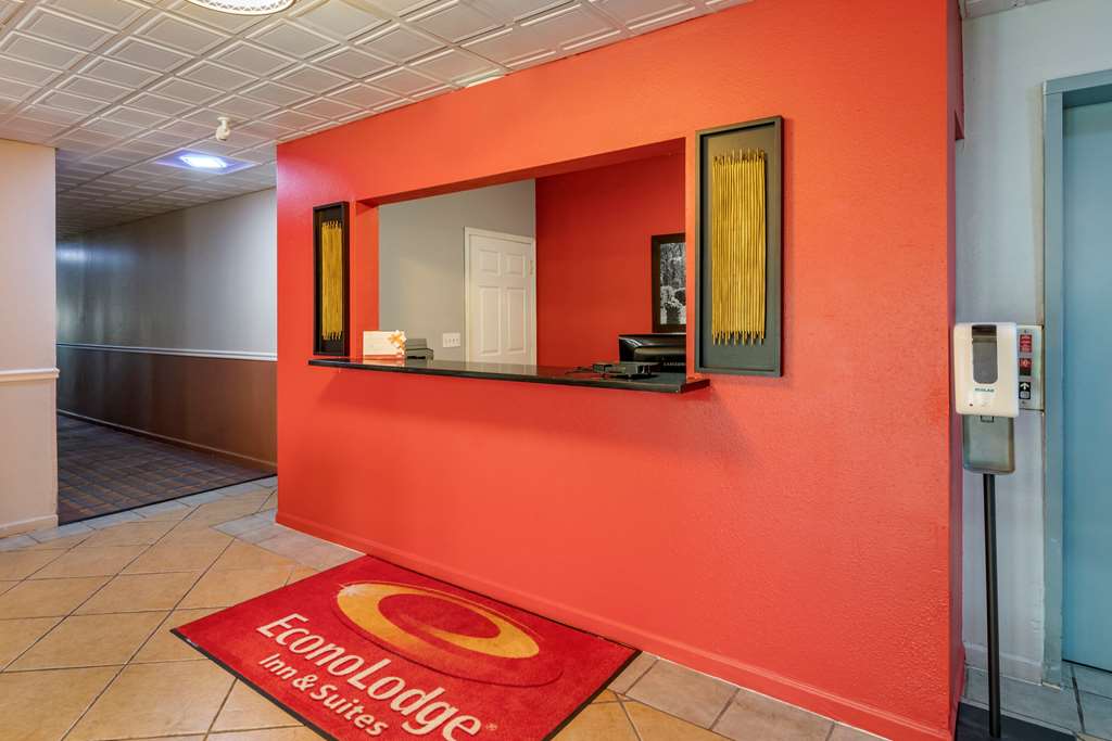 Econo Lodge & Suites Granite City - photo 4