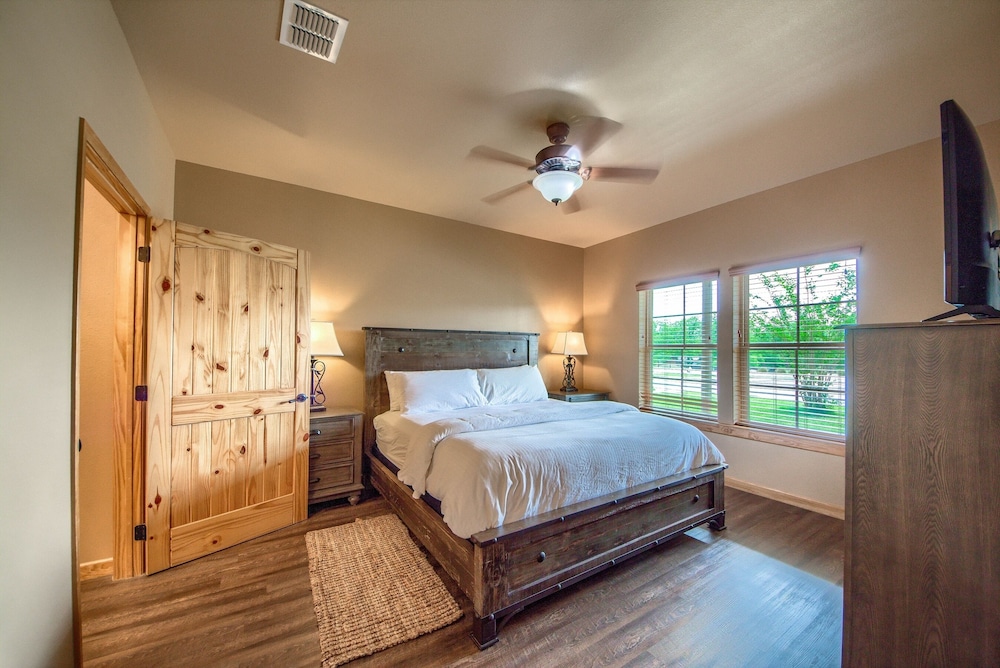Old Mills Resort OM A9 2 Bedroom Condo by RedAwning - photo 3