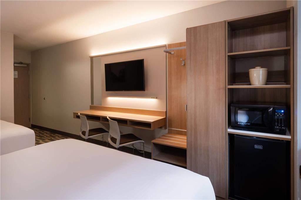Microtel Inn & Suites by Wyndham Georgetown Lake - photo 33
