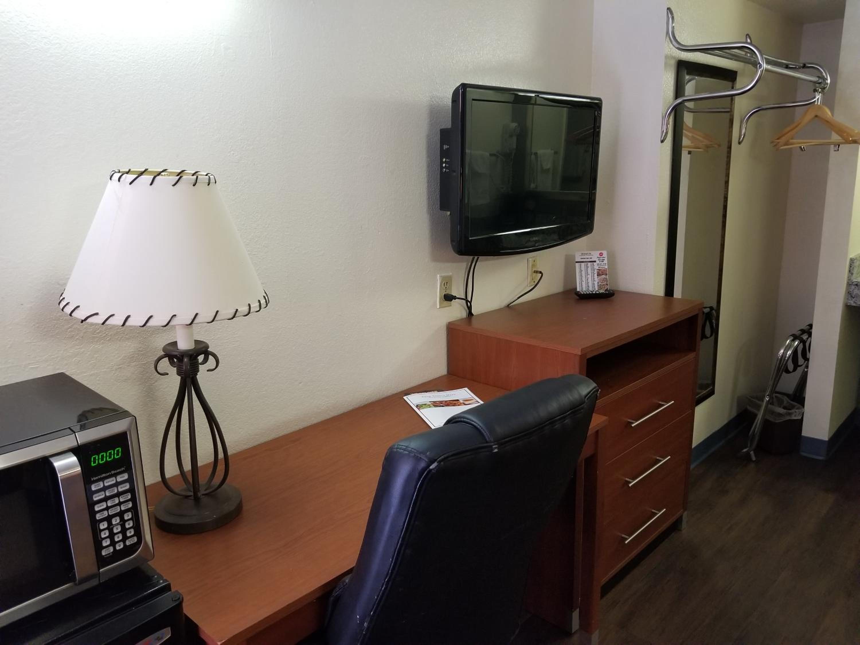 Travelodge by Wyndham Albuquerque West - photo 12