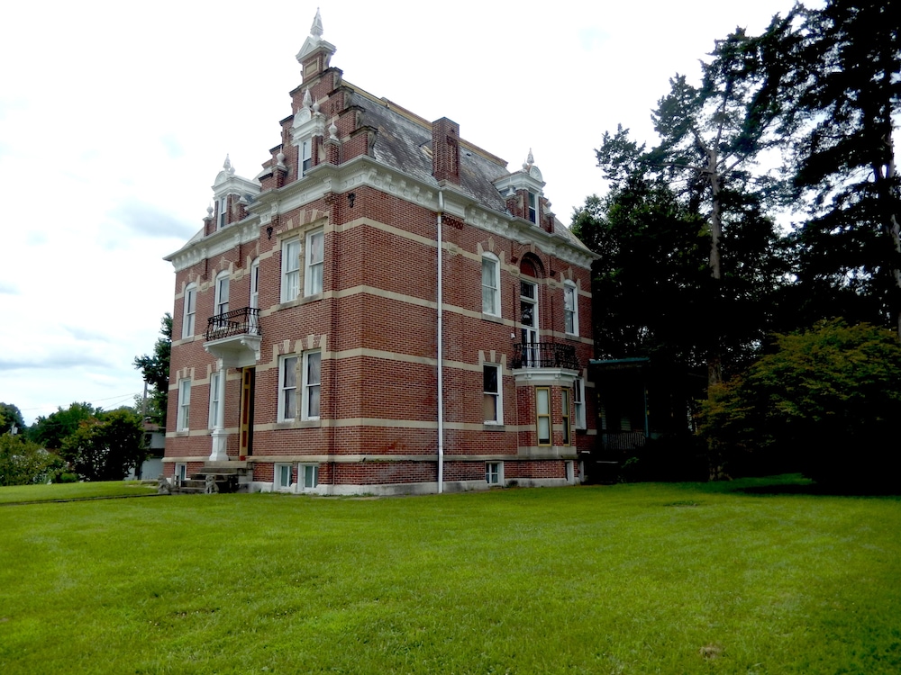 Herzog Mansion - carbon neutral hotel in Hermann