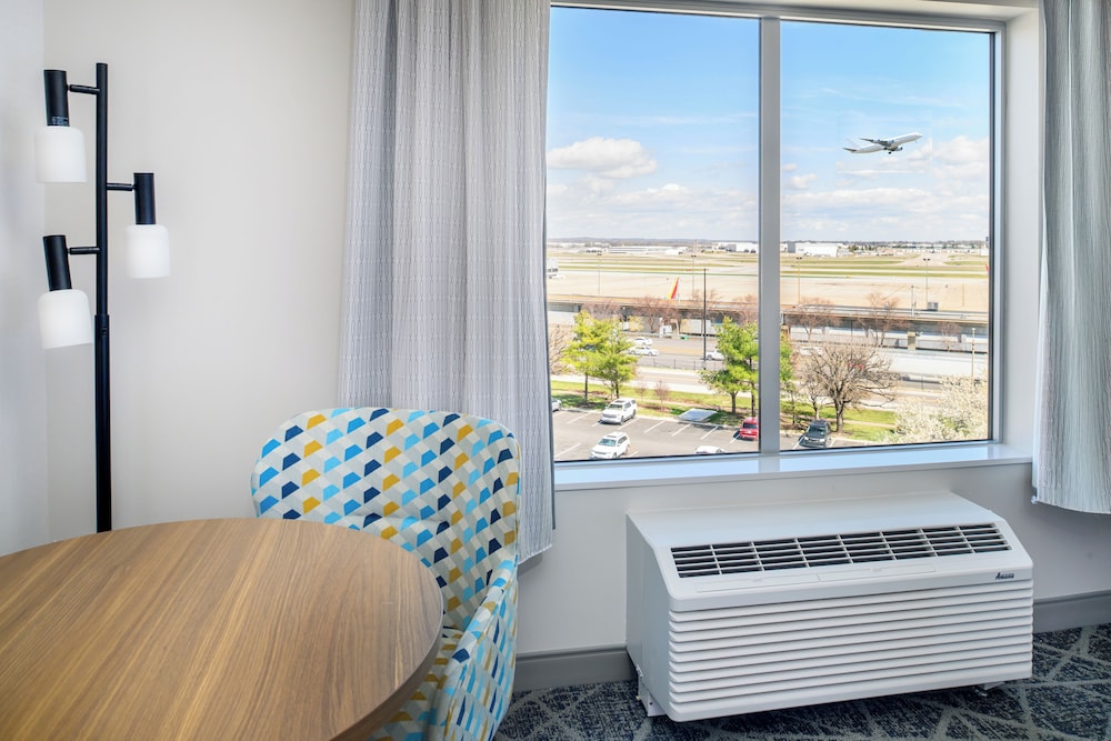Hampton Inn by Hilton St. Louis Airport - photo 17
