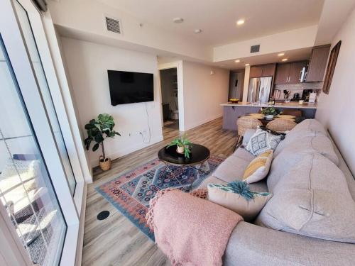 Bayviews Lux One bedroom Apartment 1min to Petco Park Convention Center Gaslamp Pool Hot Tub — 4-Star Luxury Hotel in San Diego, United States