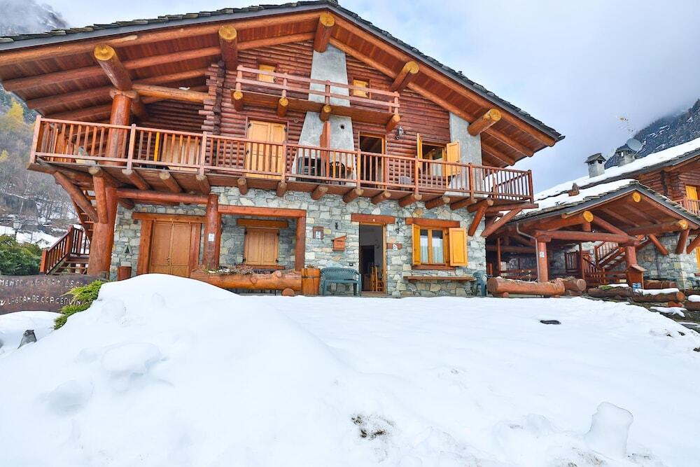 Apartments La Gran Becca — 4-Star Luxury Hotel in Antey-Saint-Andre, Italy