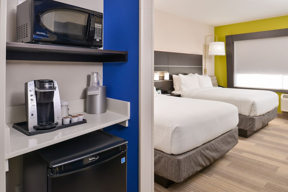 Holiday Inn Express & Suites Kansas City Lee's Summit by IHG - photo 12