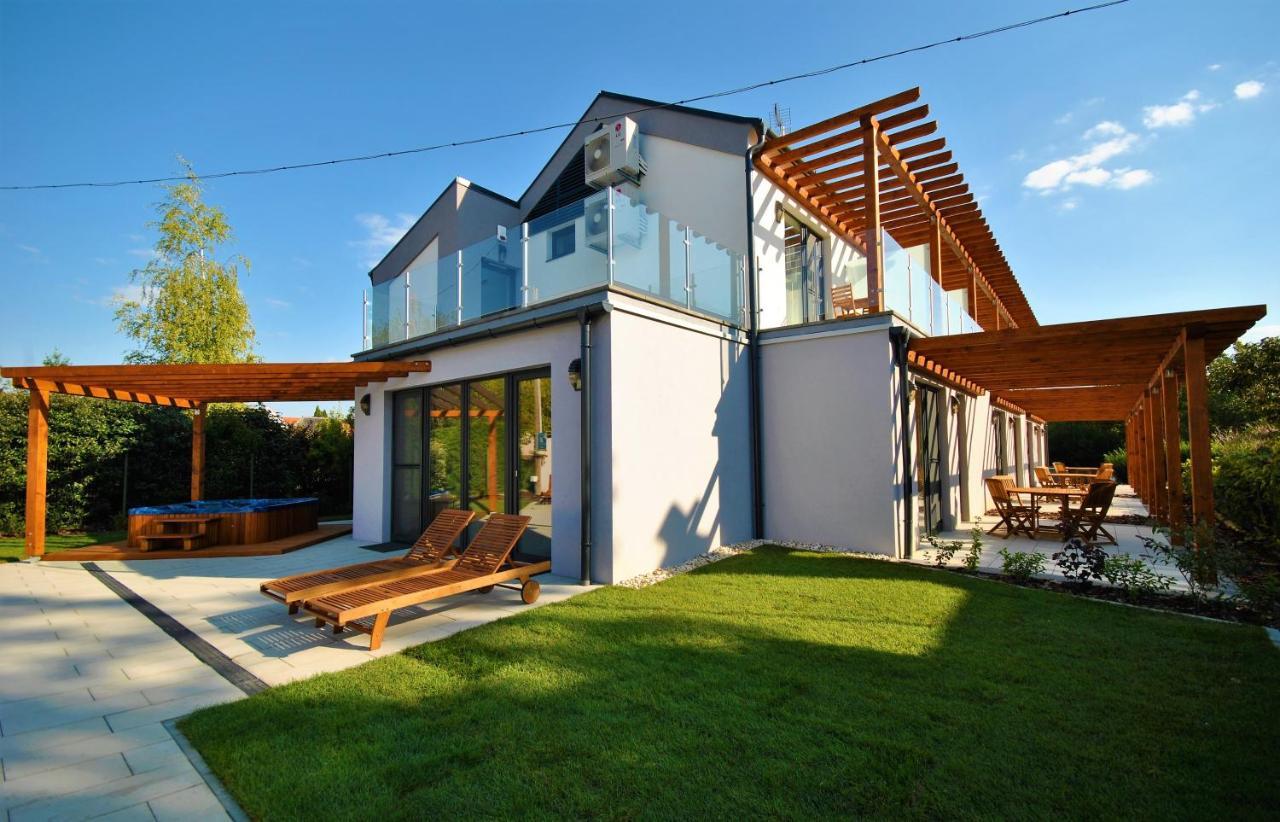 A Mi Hazunk in Gyenesdias, Hungary