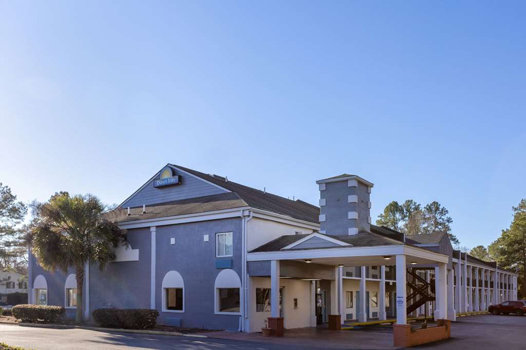 Days Inn by Wyndham Columbia in Columbia, United States