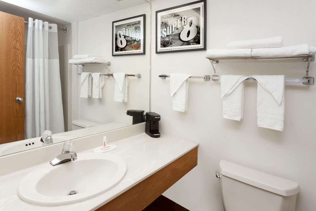 Super 8 by Wyndham Stevensville St. Joseph - photo 10