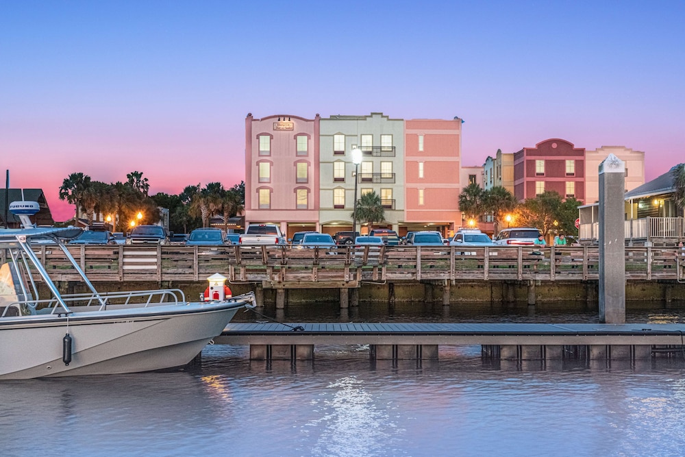 Hampton Inn and Suites Amelia Island Historic Harbor Front - photo 48