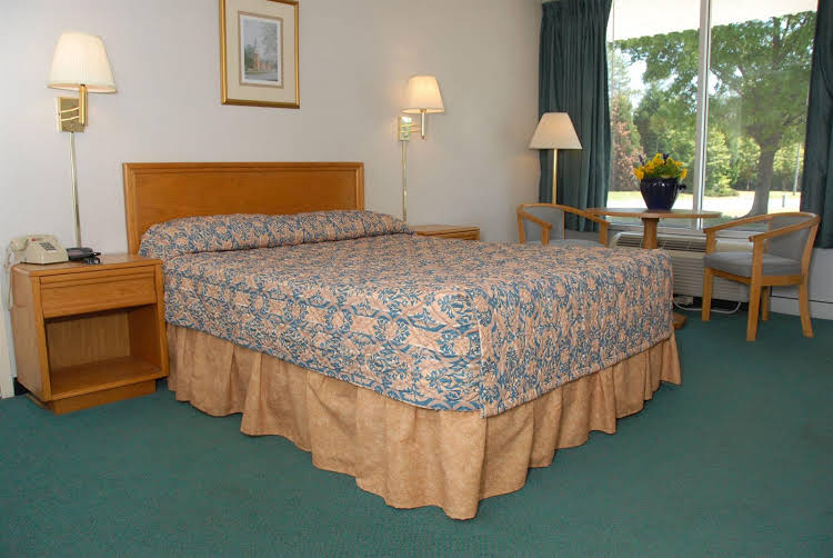 Quarterpath Inn and Suites - photo 8