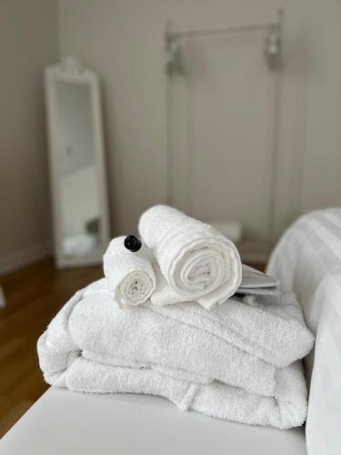 Bonne Idee Suite Georges MeublAc De Tourisme 4 A toiles — 4-Star Luxury Hotel in Chatenois, France