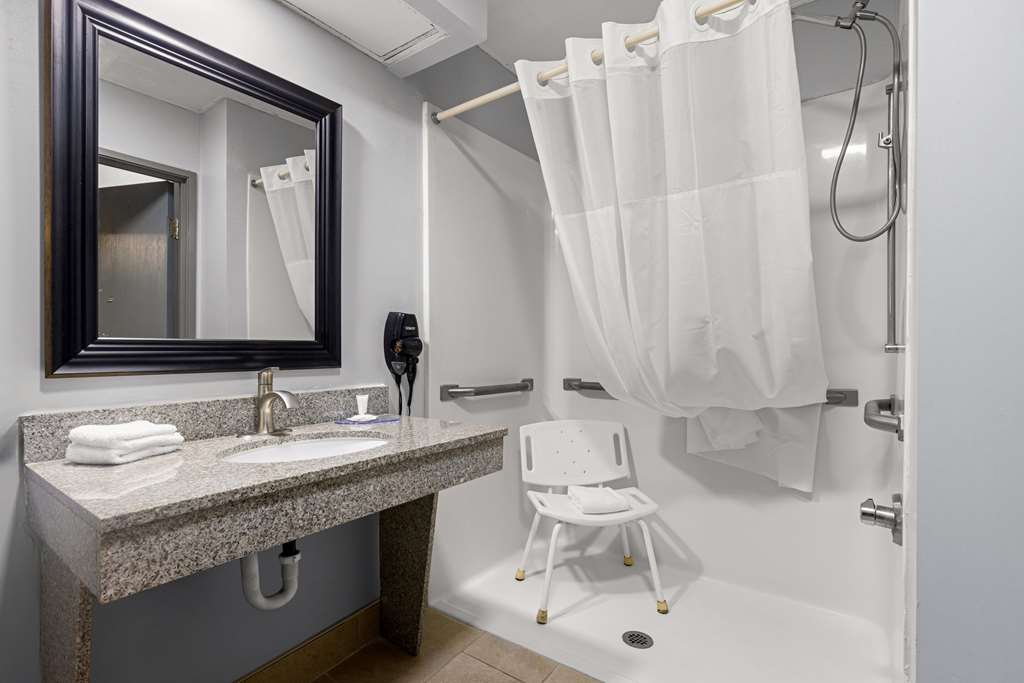 Clarion Pointe Hinesville Near Fort Stewart - photo 10