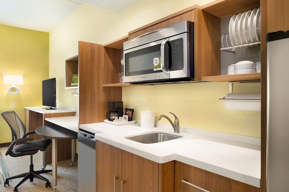 Home2 Suites by Hilton Charlotte Airport - photo 11