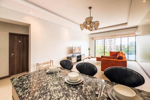 Modern Living 2 Br Near Yaya Gym & Pool
