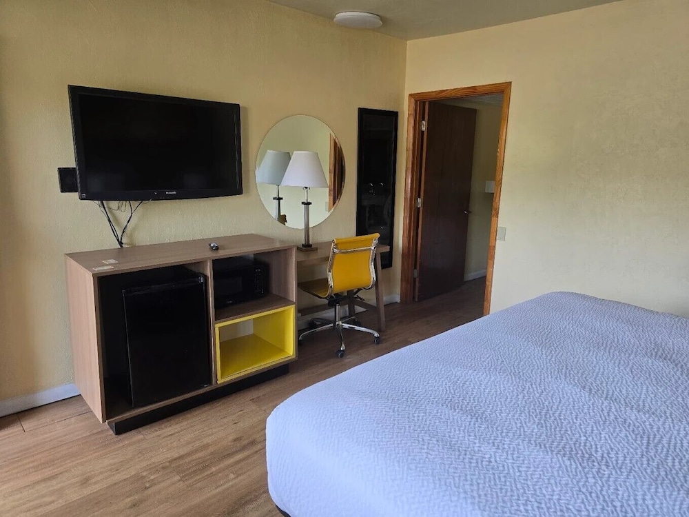 University Inn - photo 8