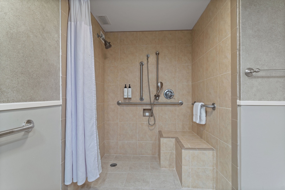 Crowne Plaza Executive Center Baton Rouge by IHG - photo 47