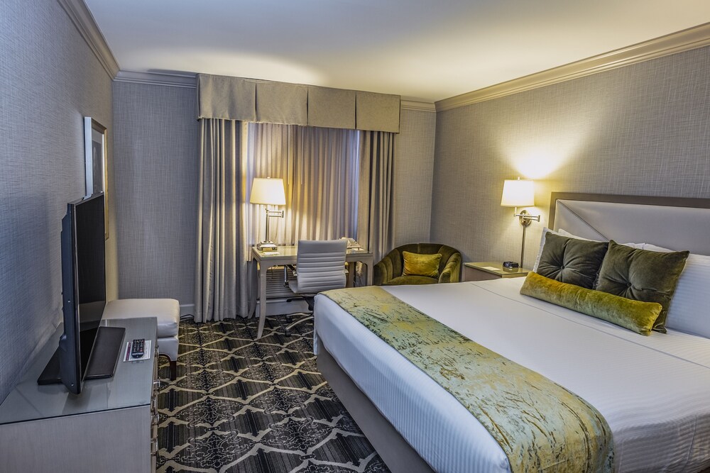 Bell Tower Hotel - photo 6