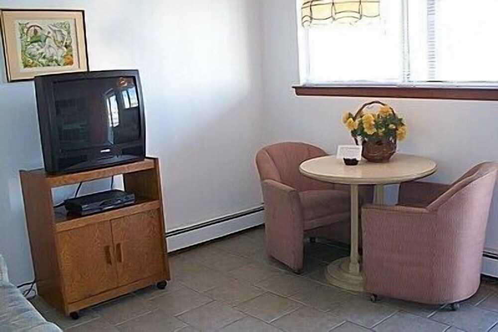 Aquarius Arms Motel - photo 27