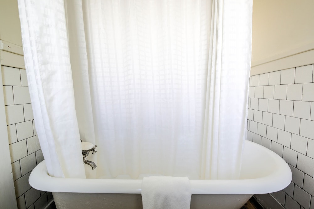 Hotel Charlotte - photo 37