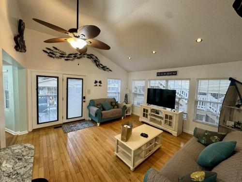Ocean Lakes Golf Cart Pet Friendly 1648 — 4-Star Luxury Hotel in Myrtle Beach, United States