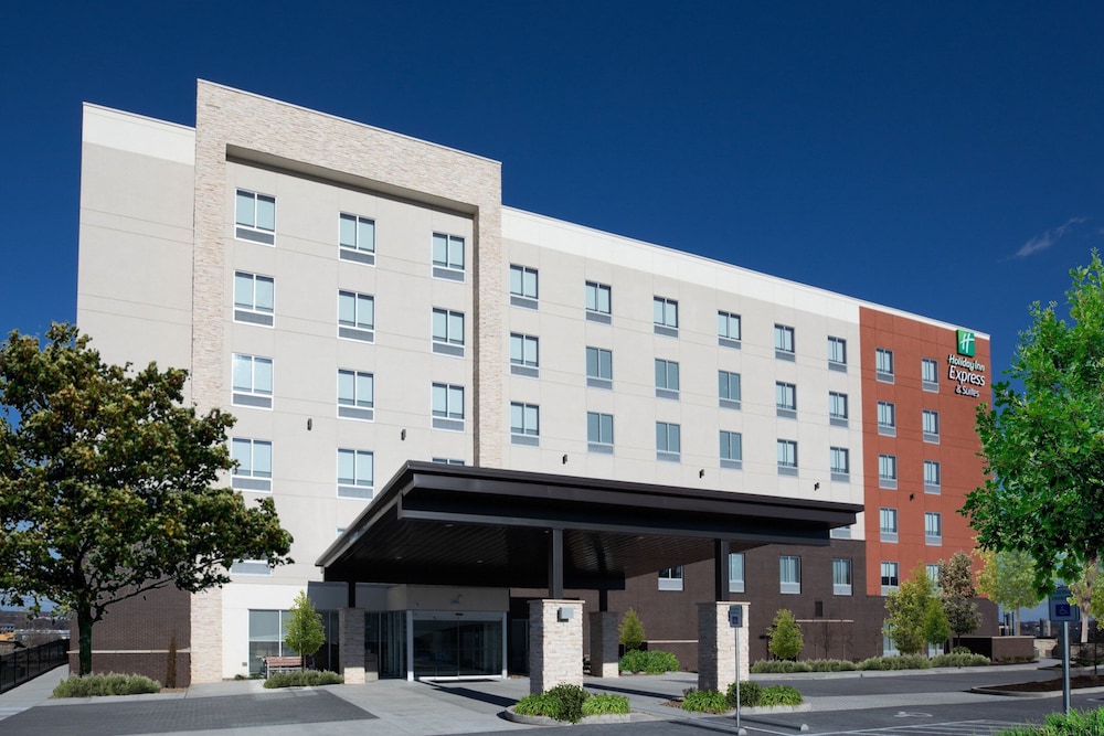 Holiday Inn Express & Suites Nashville Metrocenter Downtown by IHG - photo 40