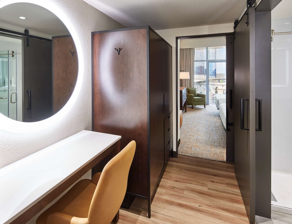 Embassy Suites by Hilton Nashville Downtown - photo 10