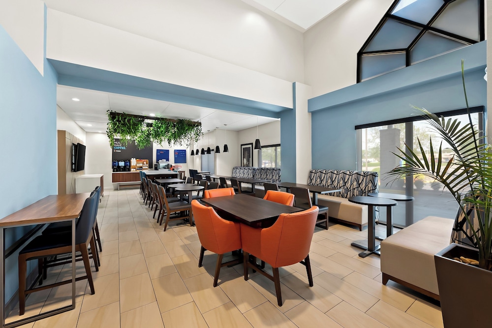Holiday Inn Express & Suites Raleigh NE Medical Ctr Area by IHG - photo 51