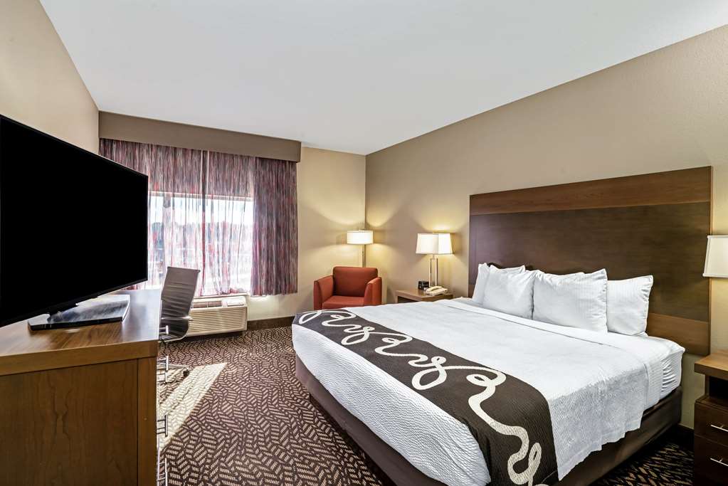 La Quinta Inn & Suites by Wyndham Tuscaloosa University - photo 14
