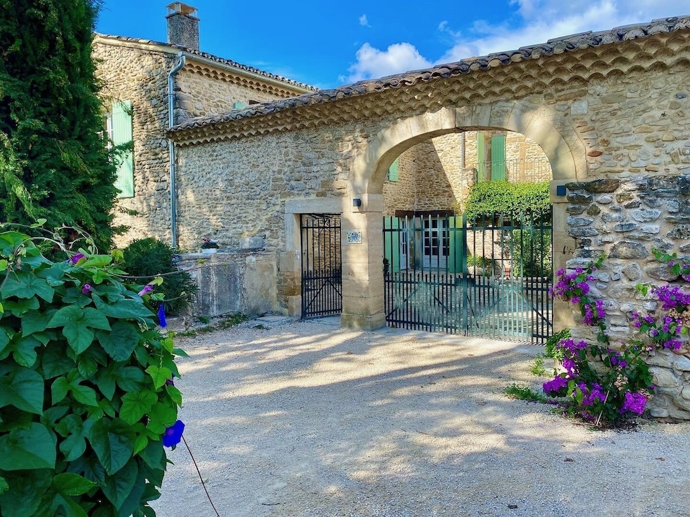 Mastignac - carbon neutral hotel in Valreas