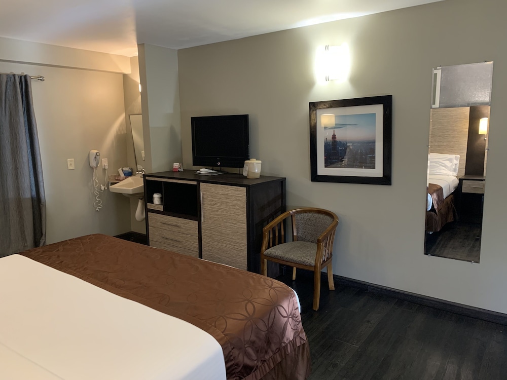 Ramada by Wyndham Rockville Centre - photo 20